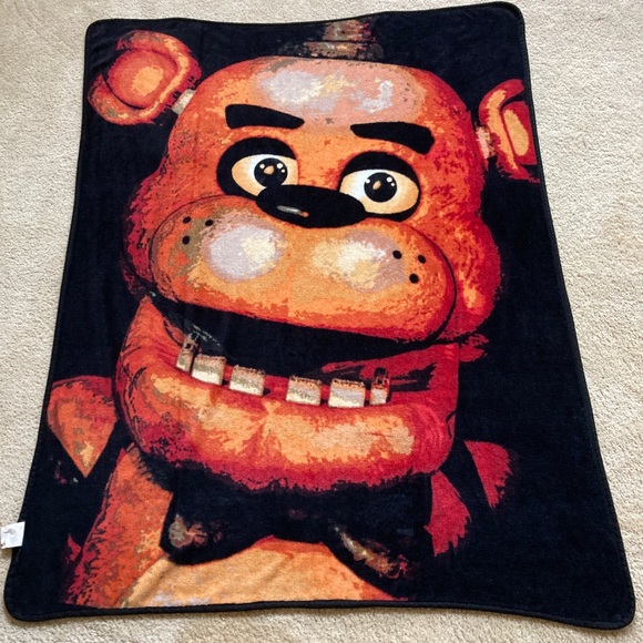Five Nights at Freddy's OFFICIAL Throw Blanket 48" x 60" Plush BIOWORLD FNAF - Picture 3 of 4